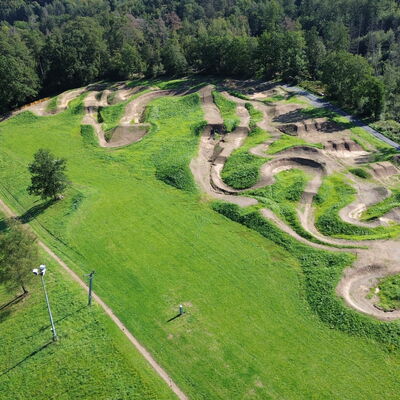 Bild vergr&ouml;&szlig;ern: Sicht auf den Bikepark von oben